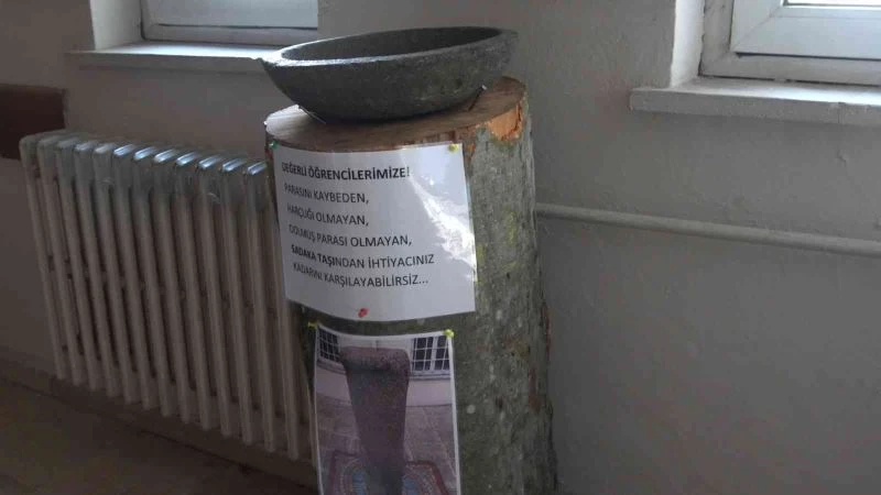 Lise öğrencilerine ’Sadaka taşı’ uygulaması ile sadaka verme bilinci aşılanıyor
