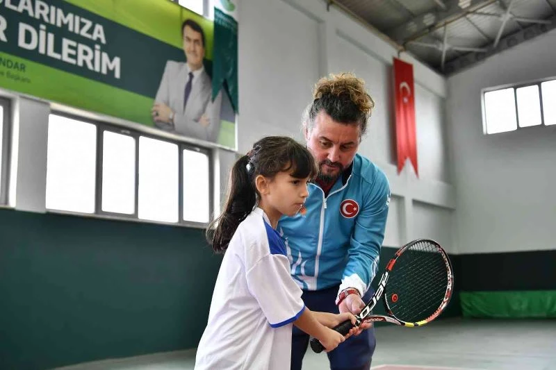 Osmangazi’de engeller tenis ile aşılıyor
