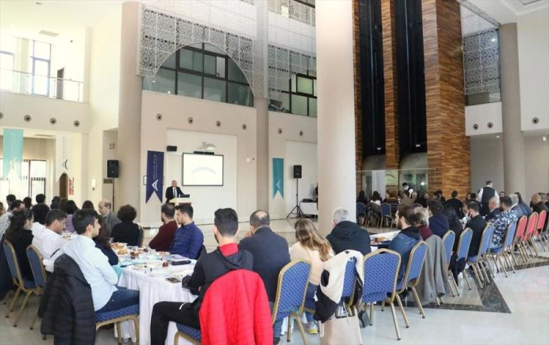 Antalya Gençlik ve Spor İl Müdürü Gürhan, üniversite öğrencileri ile buluştu