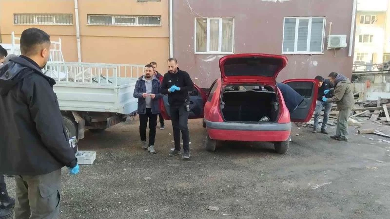 Çalınma anı saniye saniye görüntülenen otomobil terk edilmiş olarak bulundu
