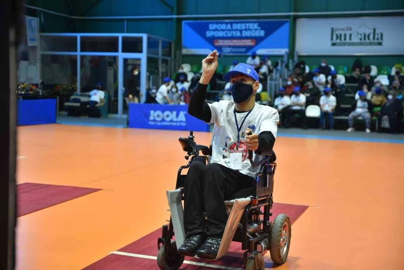 Engelleri Dart Turnuvası’yla aştılar
