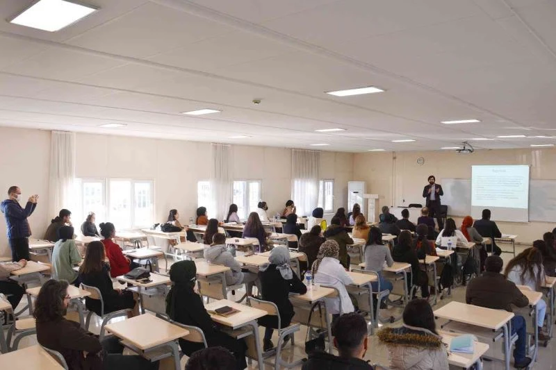 DÜ’de ’Metamfetamin Kullanımı ve Karşılaşılabilecek Adli Durumlar’ konferansı
