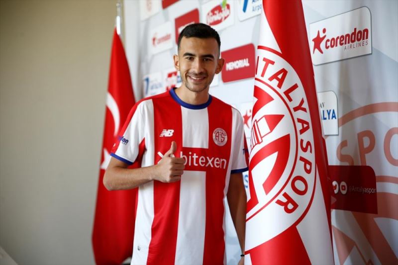 Antalyaspor, 4 futbolcuyla profesyonel sözleşme imzaladı