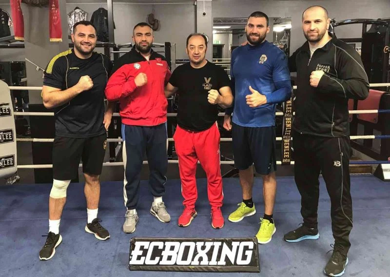 Türk boksörler yılbaşı gecesi Hollywood’da sahne alıyor