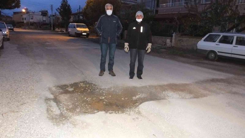 Burhaniye’de doğalgaz kazısında bozulan yollar tepkiye neden oldu
