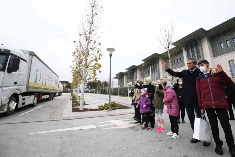 Emine Erdoğan ve Bakan Özer, 