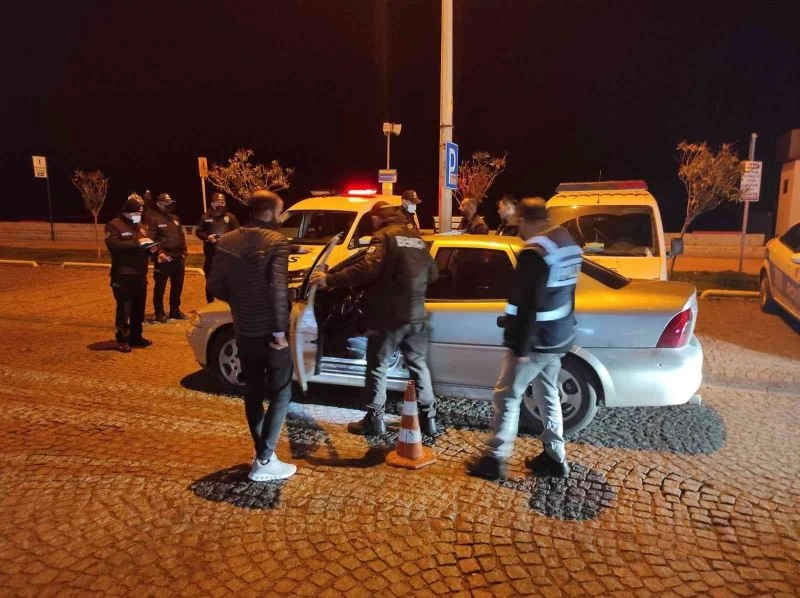 Emniyetin huzur denetiminde 70 aranan şahıs yakalandı
