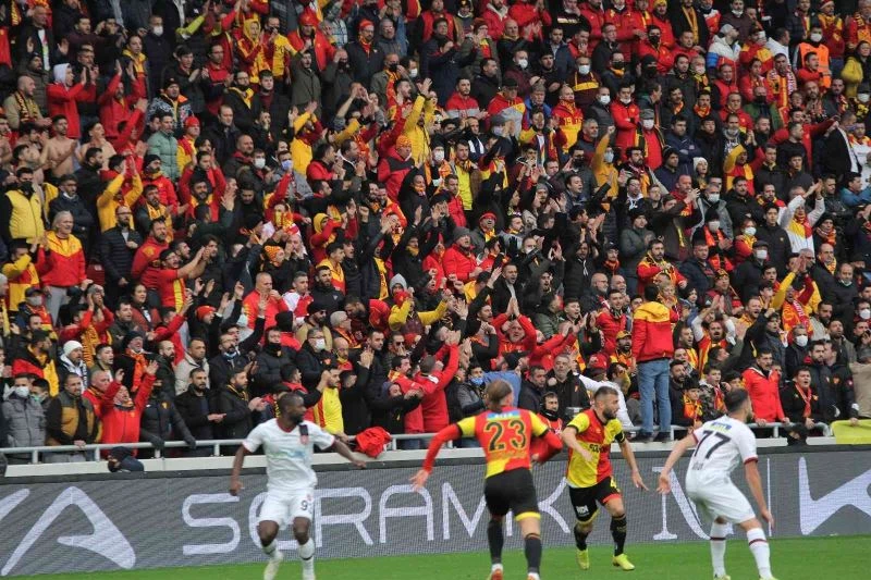 Göztepe’de taraftarlarından kötü gidişata tepki
