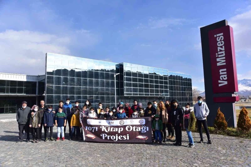 Ahlatlı öğrenciler Van’ı gezdi
