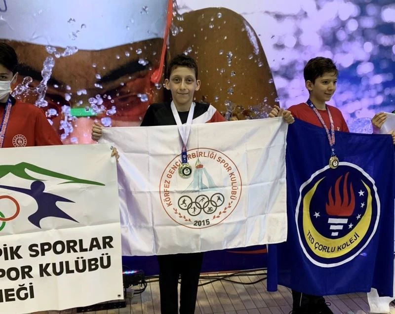 Körfezli yüzücüler madalya ile döndü
