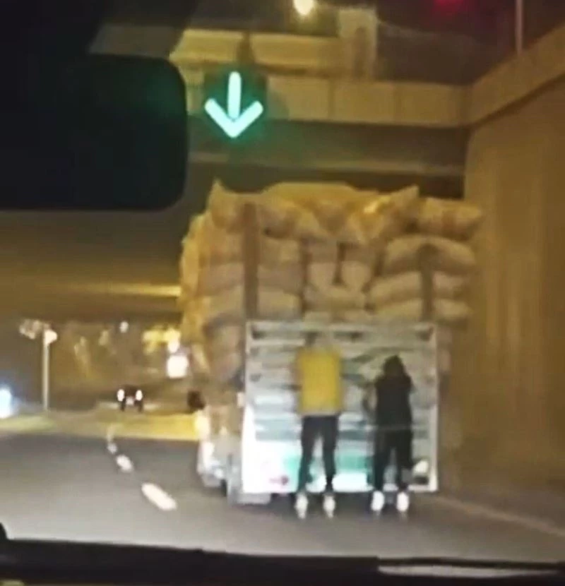 Batman’da patenci gençlerin tehlikeli yolculuğu kamerada
