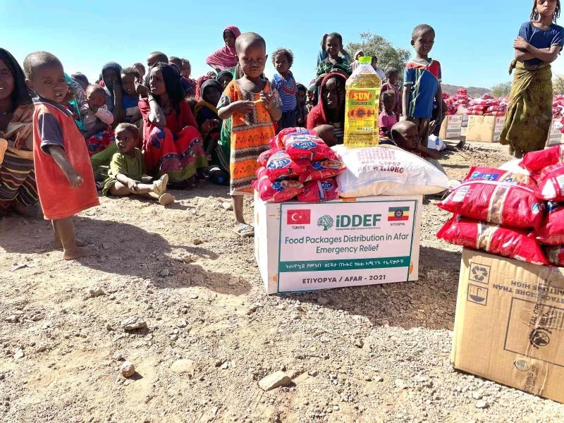 Etiyopya’da iç savaştan etkilenen ailelere kumanya paketi ulaştırıldı
