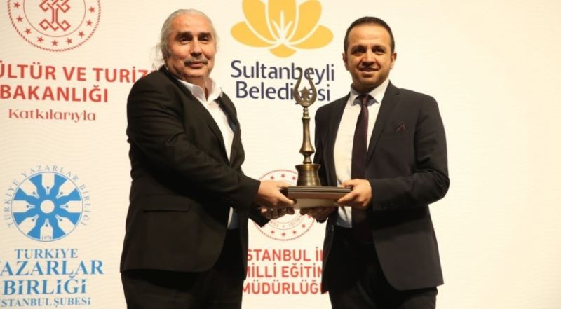 Doç. Dr. Gökhan Tunç’un eseri  İstanbul Edebiyat Festivali’nden ödülle döndü
