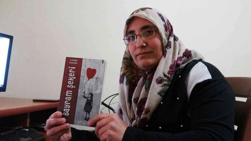 Kendi imkanıyla okuma yazma öğrenen engelli kadın 2’nci şiir kitabını hazırlıyor
