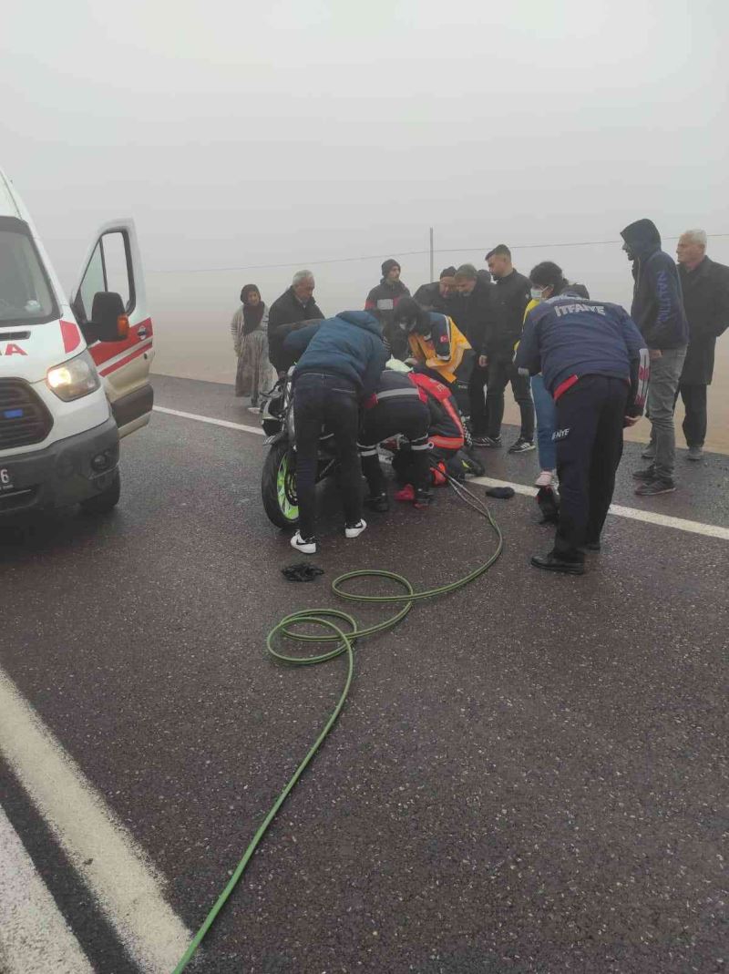 Ayağı motosiklet tekerine sıkışan sürücü itfaiye ekipleri tarafından kurtarıldı
