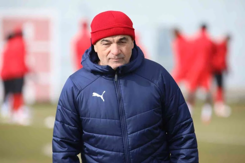 Rıza Çalımbay: “Rizespor maçını mutlaka kazanmalıyız”