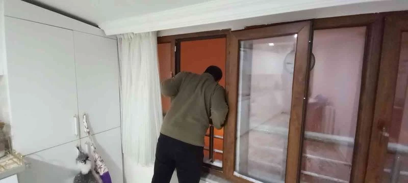 Tatvan’da tipi ve fırtına hayatı durma noktasına getirdi
