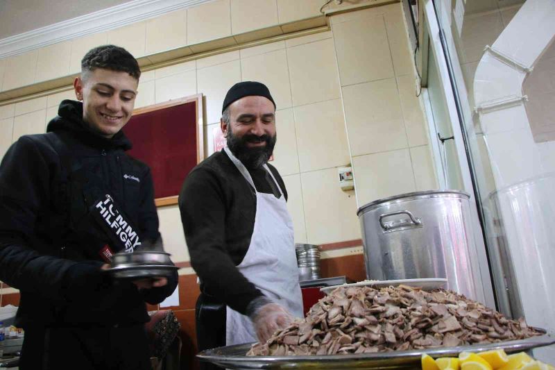 Sabah namazından sonra soluğu paçacıda alıyorlar
