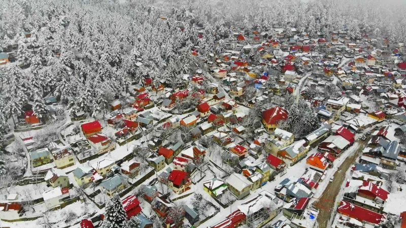 Beyaz gelinliğini giyen Zorkun Yaylası’nda kartpostallık görüntüler
