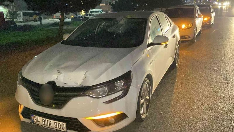 Otomobilin çarptığı koruma demirleri başka araca ok gibi saplandı: 1 yaralı
