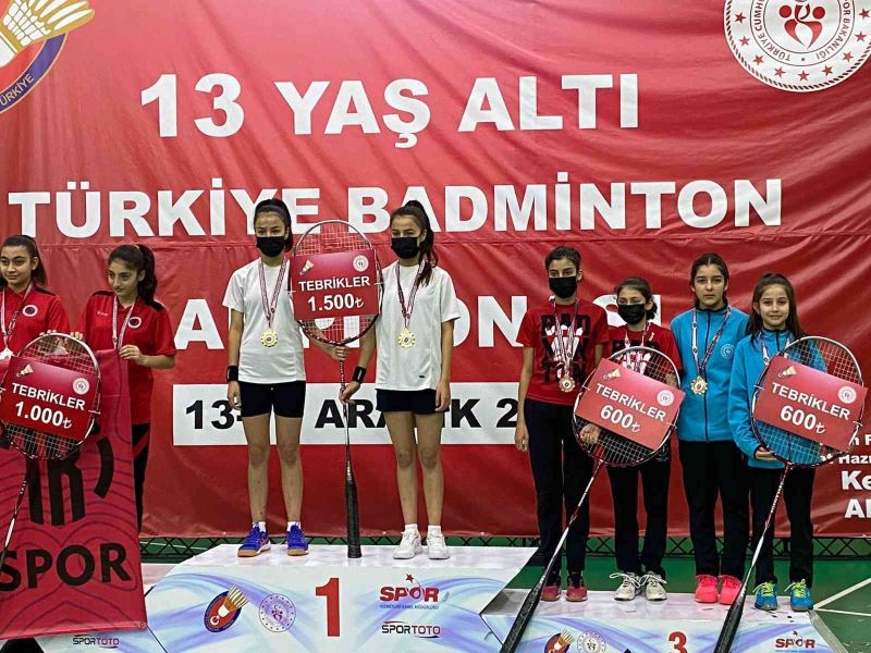 Kayserili sporcular Badminton’da Türkiye üçüncüsü
