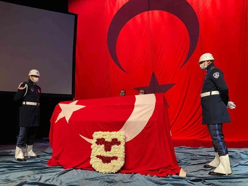 Usta oyuncu Sezai Aydın için Musahipzade Celal Sahnesi’nde tören düzenlendi
