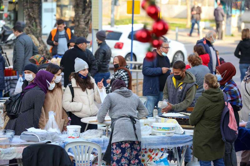 Sosyal medya fenomenleri Buca’nın Üretici Pazarını keşfetti
