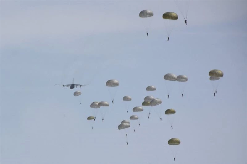 MSB: “49’uncu Dönem Statik Paraşüt Atlatıcı ve Yer Ekip Komutanlığı Kursu başarıyla icra edildi”
