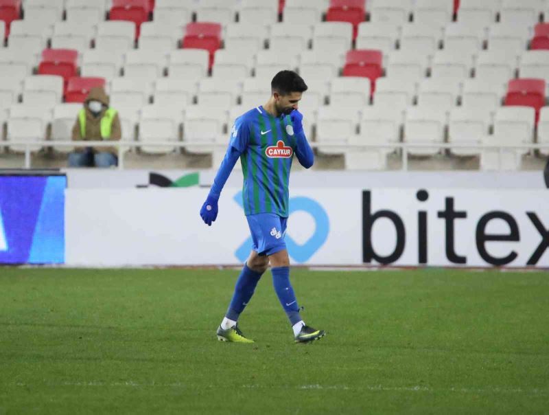 Rizespor’da Alper Potuk kırmızı kart gördü!