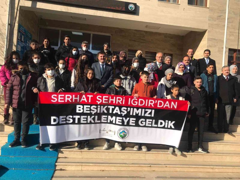 Dezavantajlı öğrenciler İstanbul’da tarihi yerleri gezip, Beşiktaş-Göztepe maçını seyredecek

