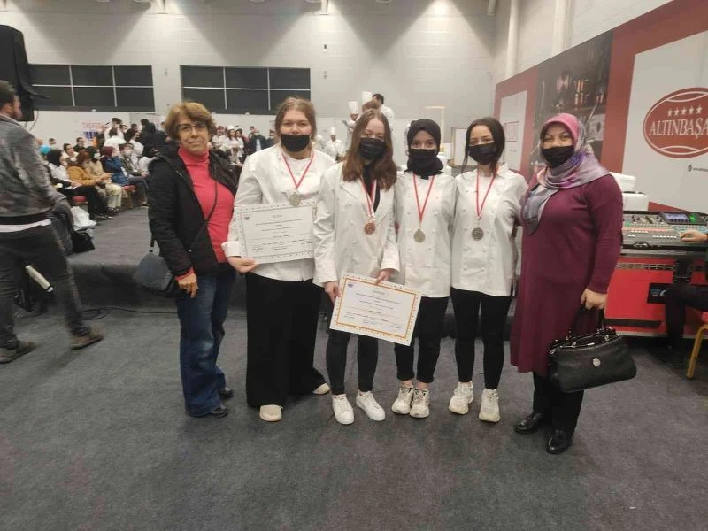 Geleceğin şefleri 3 gümüş, 1 bronz madalya ile döndü
