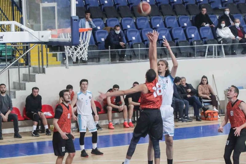 İlk yarıyı lider tamamladı
