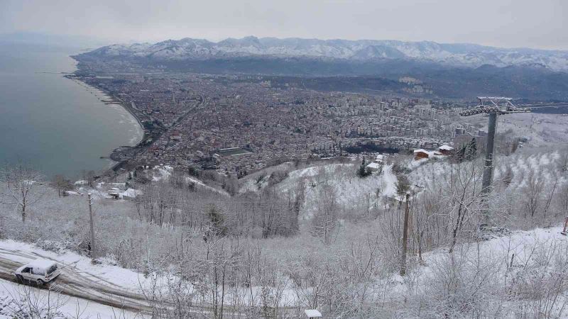 Ordu’da kar güzelliği: Boztepe gelinliğini giydi
