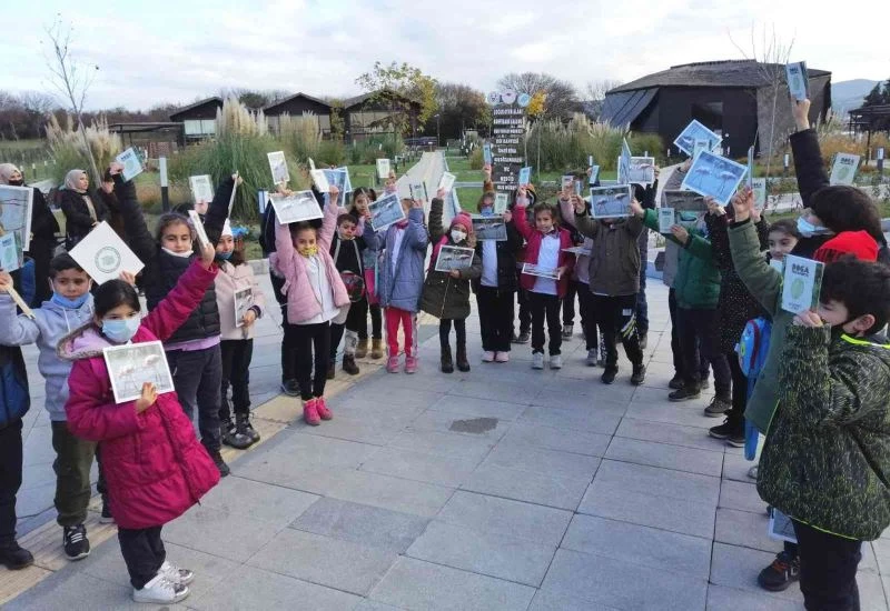 Öğrenciler, kuşları hayranlıkla izledi
