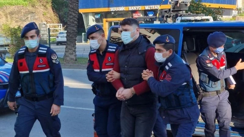 Otobüs şoförünü demir çubukla hastanelik etti
