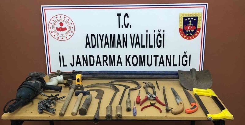 Elektrik direği ve deprem sensör kablosunu çalan hırsızlar tutuklandı
