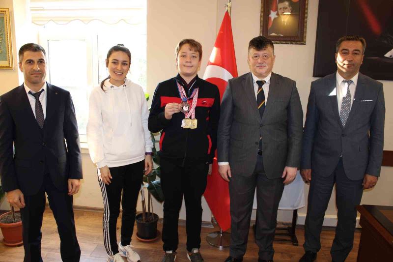 Genç yüzücü Eymen’in hedefi Türkiye Şampiyonu olmak
