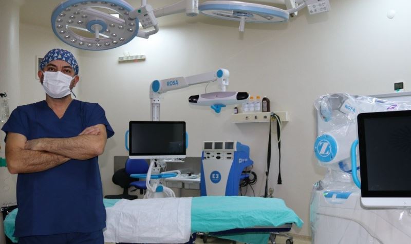 Protez ameliyatlarında ’robotik cerrahi’ dönemi
