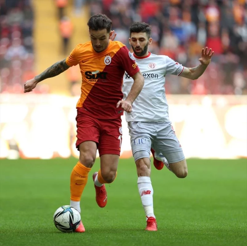 Galatasaray ilk yarıyı 1-0 önde tamamladı
