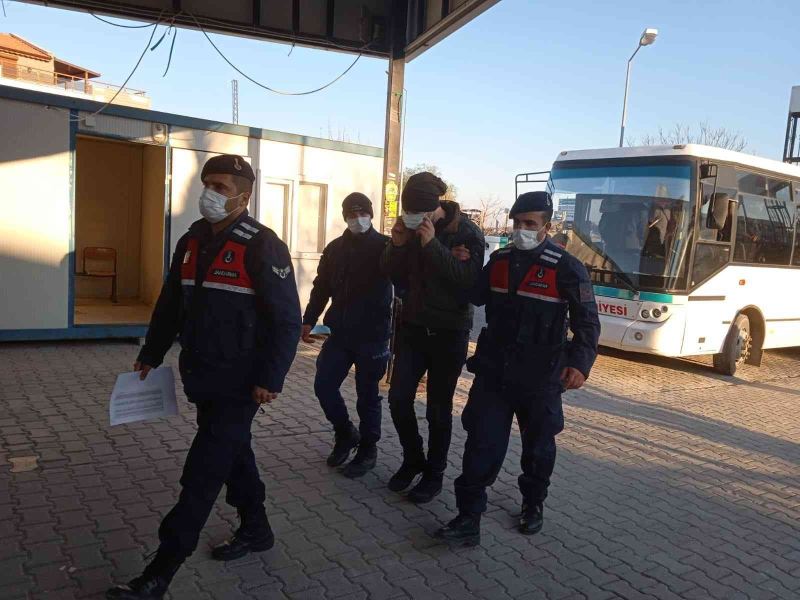 Tekneyle kaçmaya çalışan FETÖ’cüler, ihraç kaymakam, subay, polis ve öğretmen çıktı
