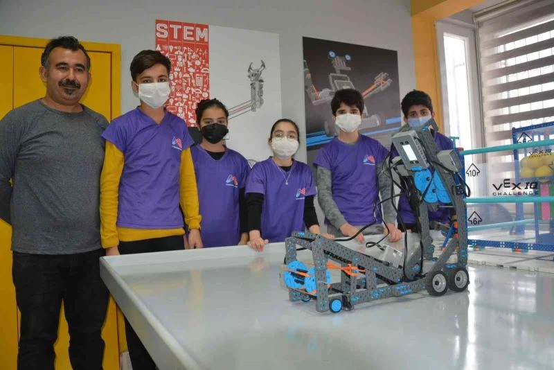 Teknoloji Atölyesindeki çocuklar yeni yarışmalara hazırlanıyor
