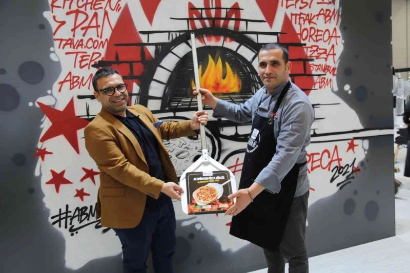 Aşçılar Federasyonu’nun hediyesi, Ünlü Şovmen Karacan’ı korkuttu
