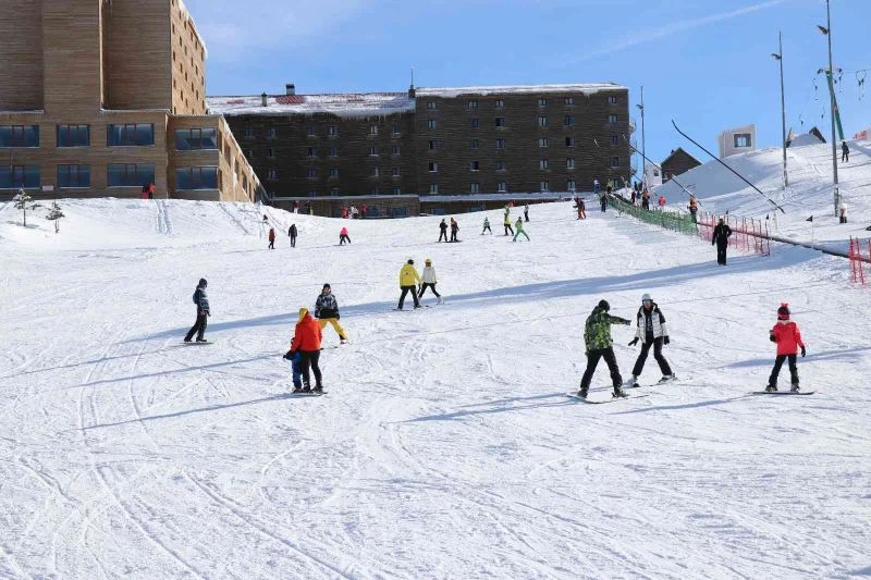 Kartalkaya’da yılbaşı öncesi tatilci yoğunluğu
