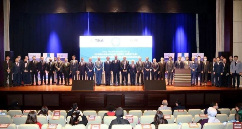 Rektör Uzun, genç akademisyenlere “Yükseköğretimde Küresel Eğilimleri” anlattı
