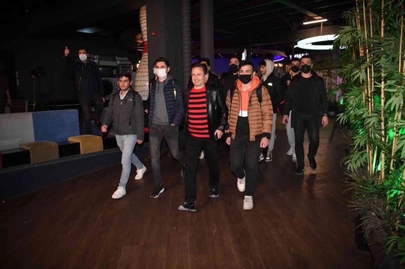 Başkan Yazıcı, gençlerle birlikte izlediği Matrix filmini yorumladı
