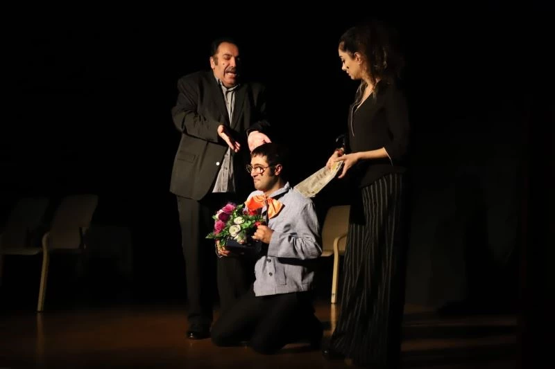 “Hayat Kime Güzel?” tiyatro oyunu Kartal’da sahnelendi
