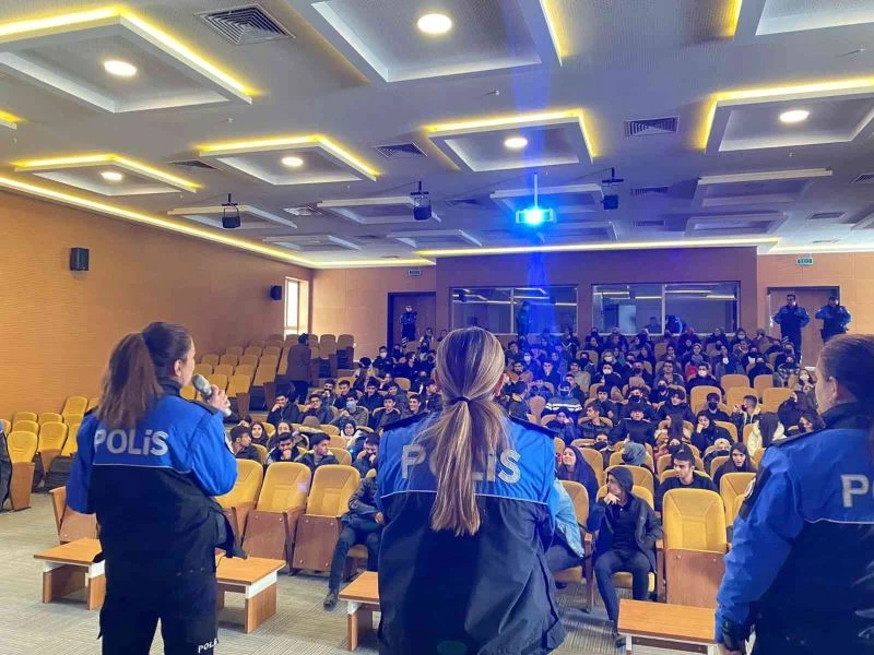 Vanlı öğrenciler Vanlı çocukların kahramanlığını izledi
