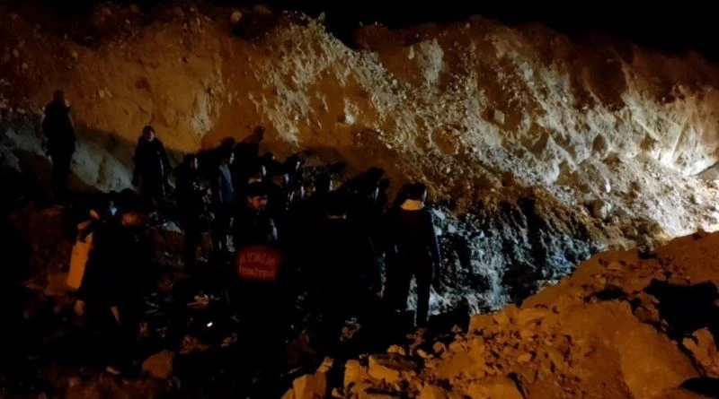 Kuşadası’nda bir işçi göçen toprağın altına kaldı
