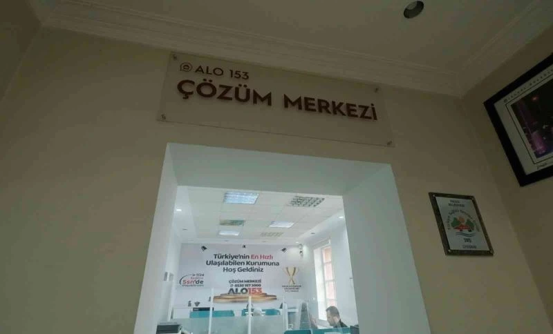 Çözüm merkezini arayan minik çocuk ile personelin diyaloğu gülümsetti
