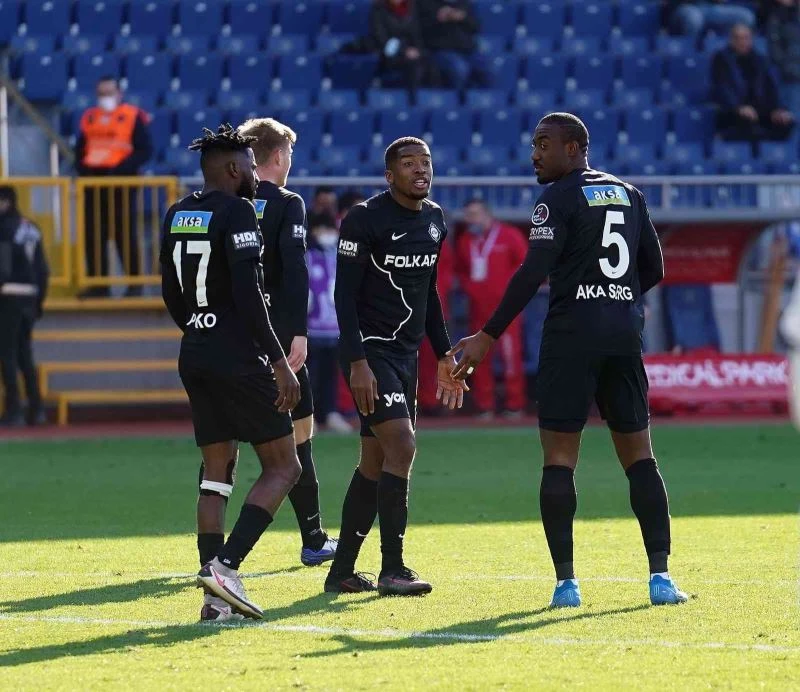 Altay, ilk devrede kabus gördü
